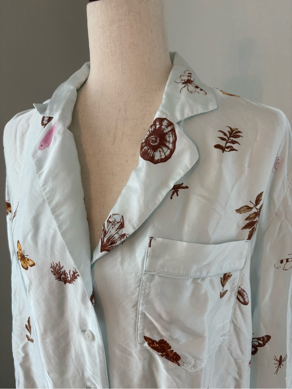 Anthropologie Long Sleeve Sea Shells Silky PJ Top Small Blouse Button Front - Picture 3 of 8